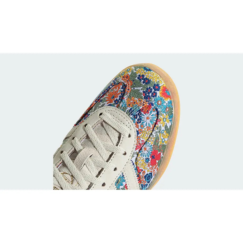 Gazelle Indoor - Floral Embroidery